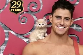 2022澳洲消防队猛男月历，养眼帅哥+小奶猫谁能抵挡图片