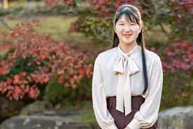 19岁日本公主爱子，将接替堂姐真子公主职责，继承姑姑头冠图片