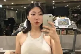 当年跟42岁健身大妈认识60天，不顾反对闪婚的25岁小伙，现状如何图片