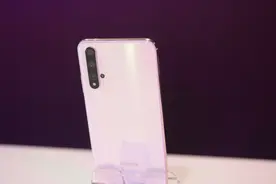 目前适合老年人用的千元机图片