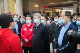 西安交大二附院援武汉国家医疗队载誉返院图片