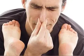 脚臭难耐，脚汗不止？这10个方法助你还原香香脚，摆脱香港脚图片
