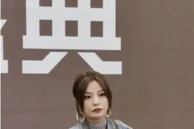 赵薇最新专访称爱情最没意思，谈女儿小四月连说三次“她很惨”图片