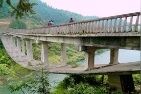 湖南“奇”桥，桥墩不着地32年不倒，建筑专家也无法解释图片
