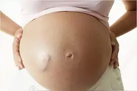 孕妈：感觉肚子里住了头小猪，拱呀拱，网友：这简直是在拆房子图片