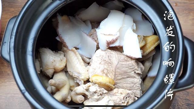瑶柱花胶煲鸡脚汤 花胶瑶柱炖鸡脚