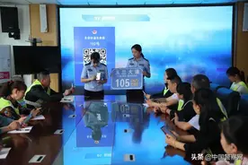 重庆警方创新推出门楼号牌二维码 扫一扫便可查询小区信息、社区民警电话等民生信息图片