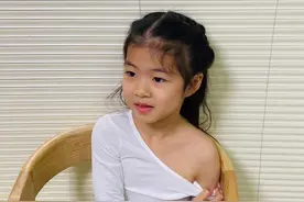 醒醒性格太像章子怡，5岁淡定打针，扎蝎子辫颜值逆袭太像小苹果图片