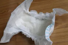 宝宝穿的尿不湿，凌晨“炸了”，宝妈怒斥：3元一片，就这质量？图片