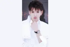 吴亦凡秘密曝光：“海外酒局”被当事女孩实锤，母亲找成龙被拒图片