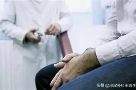 55岁男子夜尿多有泡沫以为是前列腺肥大，不料检查是高血压肾病图片