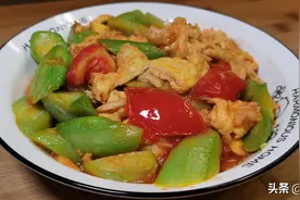 鸡蛋和丝瓜是好搭档，放一起做家常菜，味道鲜上鲜，怎么吃都不腻图片