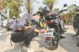 深圳首张电动二轮车“车牌”发放！宝安、光明这两个社区率先试点图片