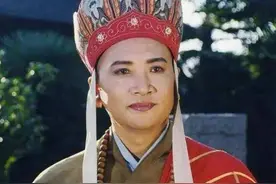 他是《西游记》中最后取得西经的唐三藏，当红之时低调隐退，娶大自己11岁妻子，用时间证明真爱图片