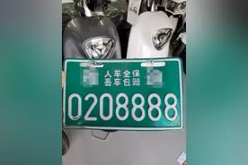 合法吗？郑州电动车的“绿牌”冒出新版本，有经销商称“被查可以找我”图片