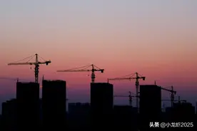 锁盘8年，还堵不住“代持”、“拼多多”，炒房已亮起危险信号图片