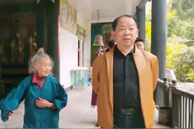 82岁女道长，守着一座破败古道观，日出而作日落而息图片