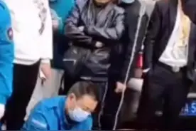 郑州街头跪地的黑衣女子找到了！是洛阳“白衣天使”图片