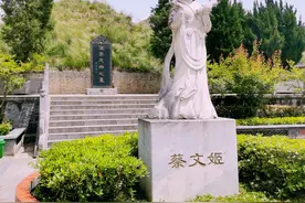 西安郊外一村子，村民世代守护一个小坟包，墓主人曾艳名天下图片