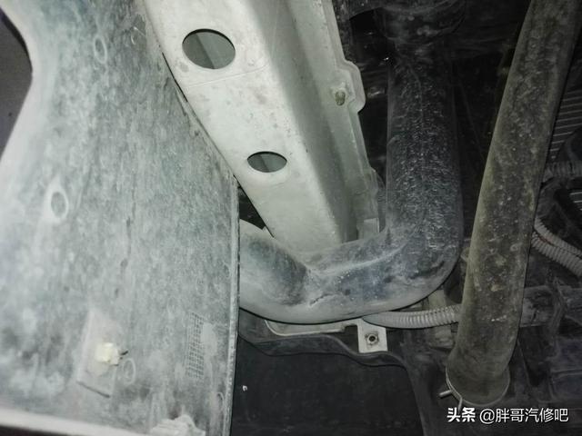 买二手车底盘一定要检查，有条件的朋友最好升起来检查