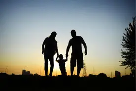 1年12个月都能领钱，独生子女家庭迎来利好，3项补贴助力孩子养老图片