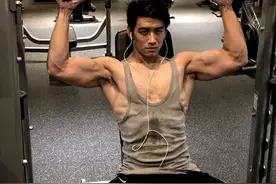 他是肌肉小狼狗，曾入选“环球先生”，这身材是什么水平？图片