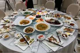 龙虾鲍鱼剩一半！婚宴酒席浪费，多是面子在作怪图片