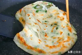 烙饼时，不管什么饼，按照老师傅分享的技巧，怎么烙都好吃图片