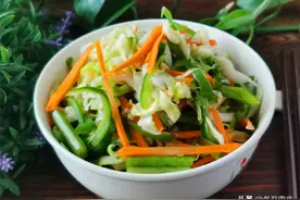 秋季是腌菜的季节，10道咸菜的腌制方法，儿时味道，东北人最爱图片