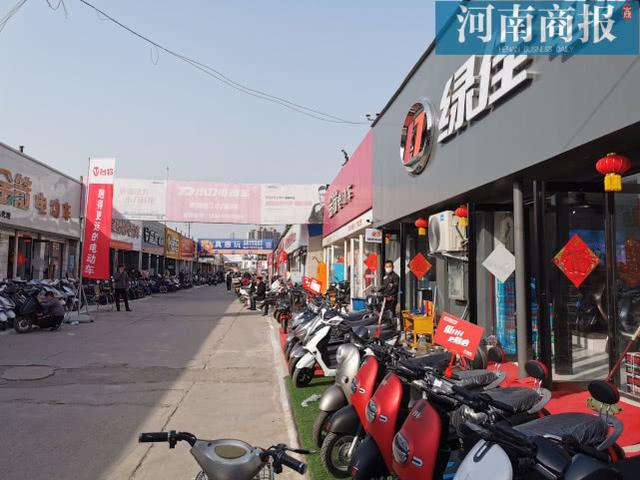 疫情期间，有郑州市民为防疫专程去买电动车：“用来上下班，安全出行”