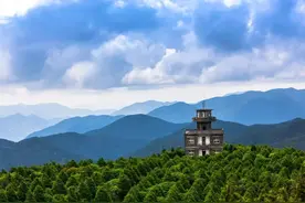 暮春四月 在高山之巅看万物生长图片