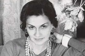 香奈儿：孤儿院长大一生未婚，靠2位情人资助开店，71岁再创经典图片