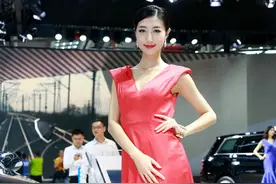 第21届深港澳国际车展车模，精选三位红旗长裙身材高挑贵妇气质！图片
