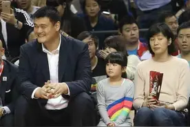 这14岁？身高2米26中国篮球又出一天才，看到父母后感叹基因强大图片