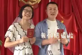 祝福！援鄂护士与民警男友领证结婚图片