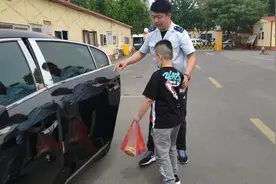 熊孩子为逃课竟离家出走，公交司机觉察不对当场“扣留”图片
