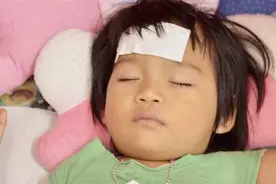 冬季EB病毒高发，3大症状家长要了解，别耽误了治疗时间视频封面