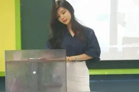 家长：老师穿得太时尚不好，老师：穿衣你们也管，网友：穿制服图片