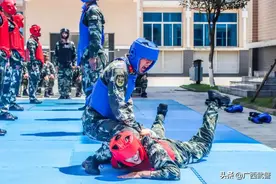 想不到吧！钢铁兵哥给Ta写“三行情书”了…图片