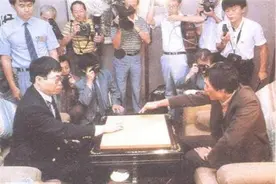 “狮城”之憾！燕子令棋圣叹息扼腕！第一届应氏杯决赛第五局图片