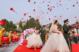 16对新人遇上军营集体婚礼！欢迎加入军嫂序列！图片