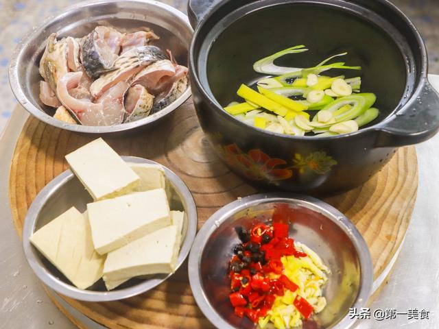 厨师长教你家常酱焖鱼，酱料比例详细，鲜美嫩滑，跟饭店一个味