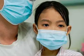10岁女孩确诊甲状腺癌，因3类零食吃太多，医生：家长别放任图片