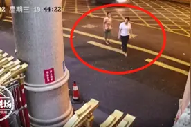 长时间佩戴首饰，结果金耳环长进了她的肉里！摘不下来了图片