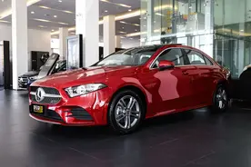 16万不到就能买奔驰 到店实拍A180L 开上它秒变精致女孩图片