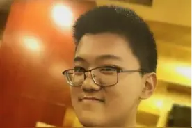 高考683分却选择复读，终以722分问鼎状元，在他身上发生了什么图片