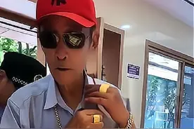 身带巨款去金店，豪横大爷炫富，网友称：如此炫富不可取图片
