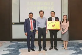 优化人才生态环境，助力园区高质量发展，昆明国家高新区举行酒店式人才公寓授牌仪式图片