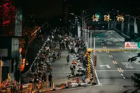 在广州，凌晨3点开张的“鬼市”！有人用了一百块买了两台手机图片