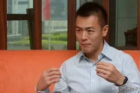父亲花150万买衣服，母亲花1500万买首饰，他吃碗面花15图片